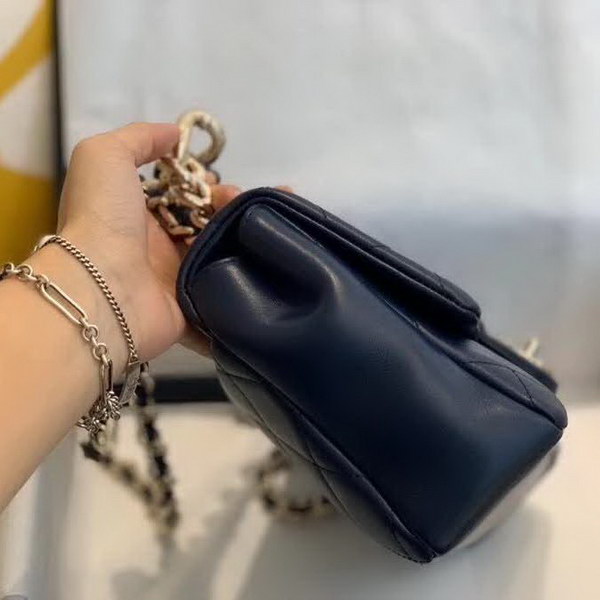 【原版皮】香奈儿/Chanel 亚克力手拎包,采用柔软细腻的进口小羊皮,经典菱格走线,单肩斜挎多用包,小香一直秉承简洁风格,低调奢华,也着实百搭,大号实用,小号俏皮:AS1354