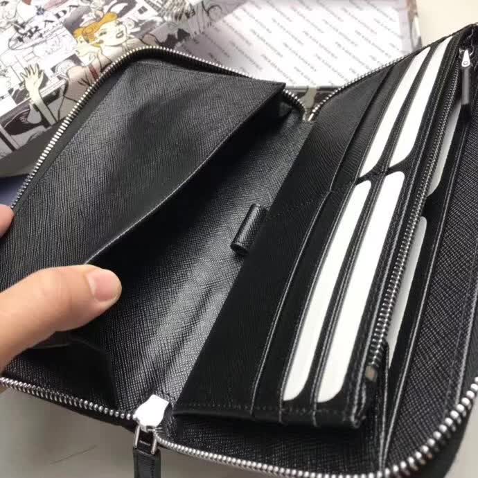 【原版皮】普拉达/Prada 拉链钱夹,选用十字纹小牛皮镶嵌彩带鳄鱼纹裁制而成,经典之作,简单时尚,款号:2ML188