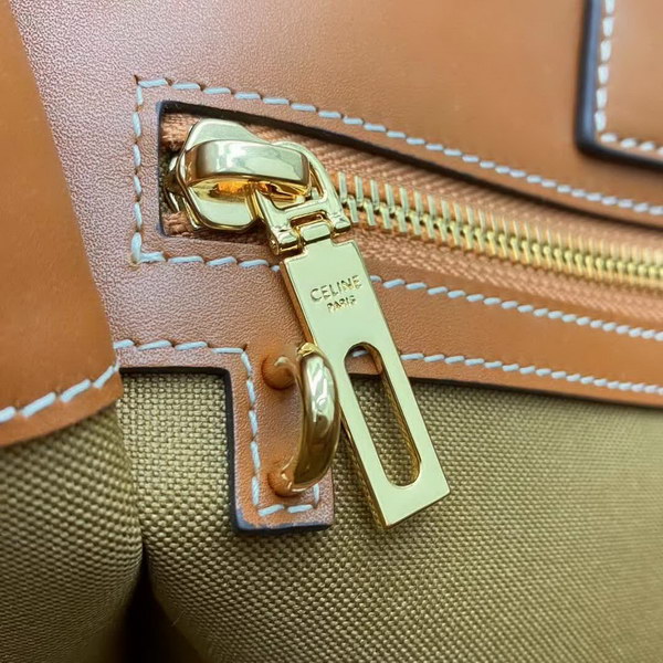 【原版皮】赛琳/Celine 老花系托特包,TRIOMPHE帆布混搭羊皮,整个包以凯旋门标志为主,包边以棕色为主围绕开口,焦糖棕色搭配老花添加了复古元素,款号:190172