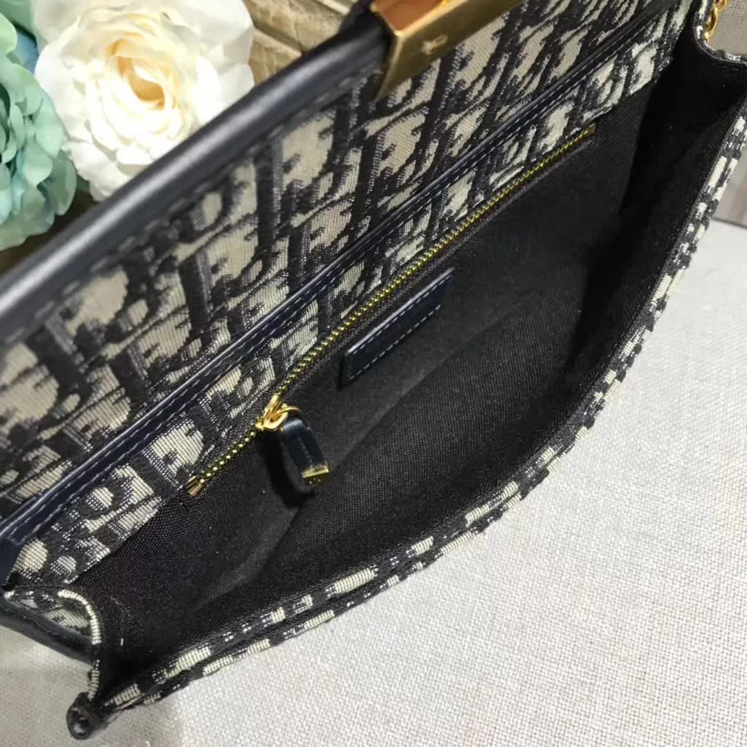 【原版皮】迪奥/Dior 30 Montaigne链条包,选用Oblique提花帆布搭配同色系牛皮皮革裁制而成,饰以标志性“CD”字母锁扣,款号:M5683