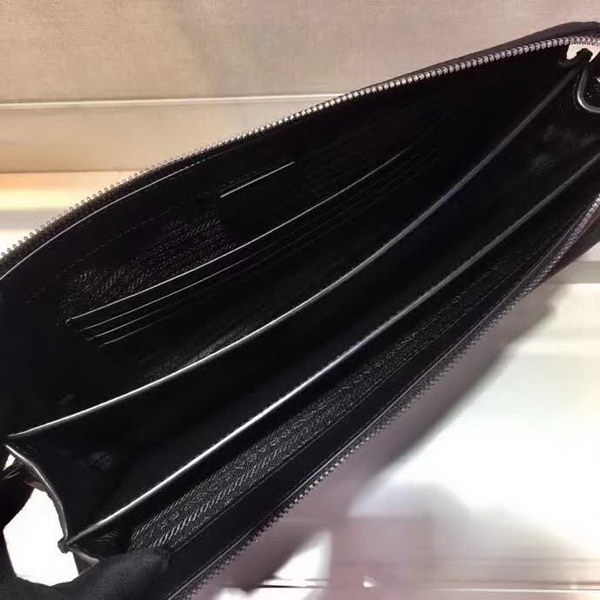 【原版皮】普拉达/Prada 男士手包,采用小牛皮材质,充分呈现充满现代感和阳刚之气的迷人魅力,颇具功能性,非常实用,款号:2VF018