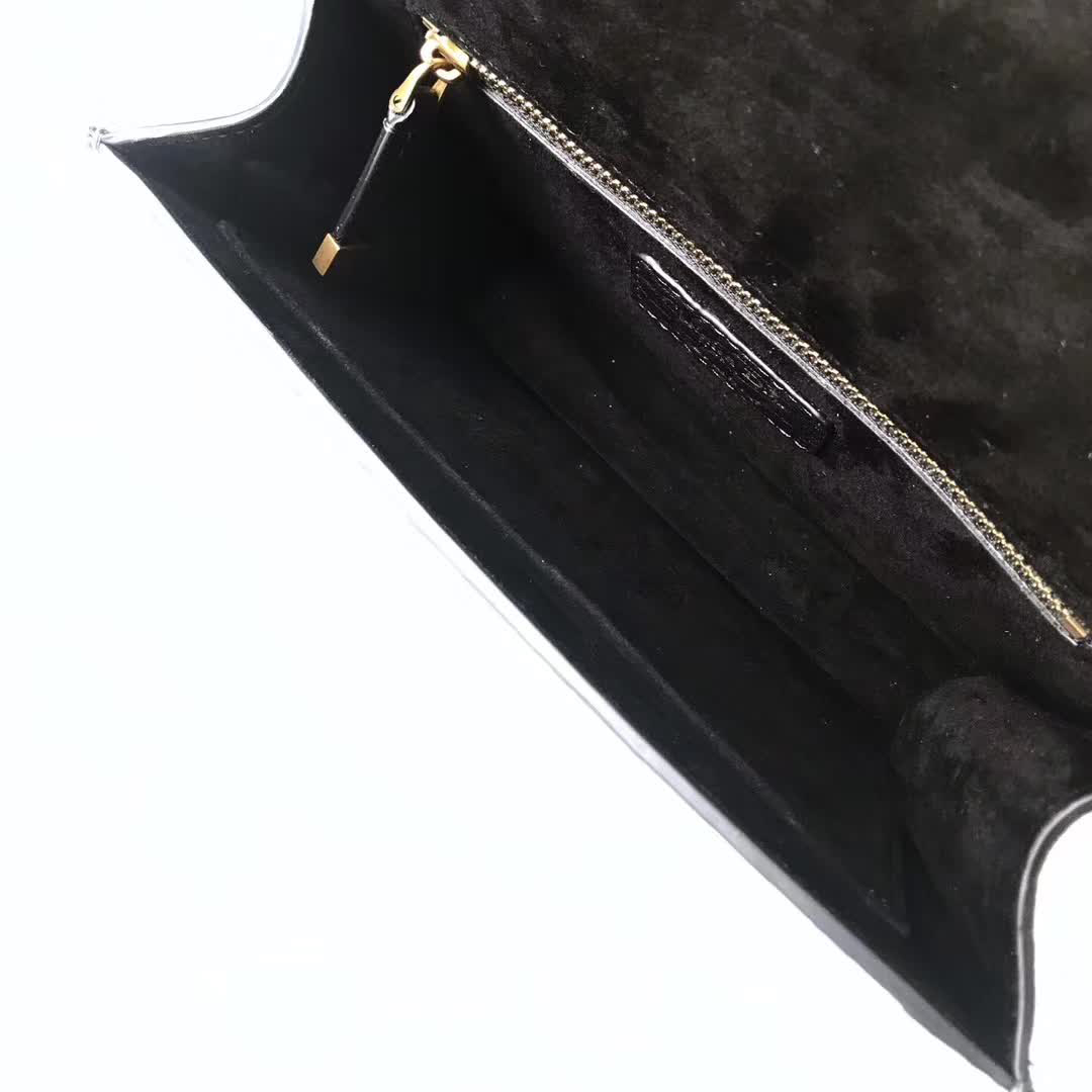 【原版皮】迪奥/Dior 链条包,选用大象纹小牛皮裁制而成,饰以精致又摩登复古品牌标识锁扣,很有年代感,搭配链条肩带,真是perfect,款号:M5816