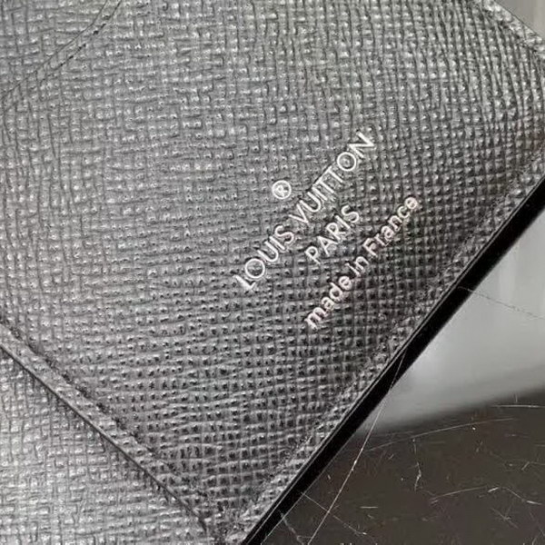 【原版皮】路易威登/LV 大格口袋钱夹,由Damier Graphite Pixel涂层帆布制成,以像素形式演绎经典Damier棋盘格图案,凸显未来感,集各种口袋与信用卡槽于一身,小巧又实用的多功能,款号:N63144