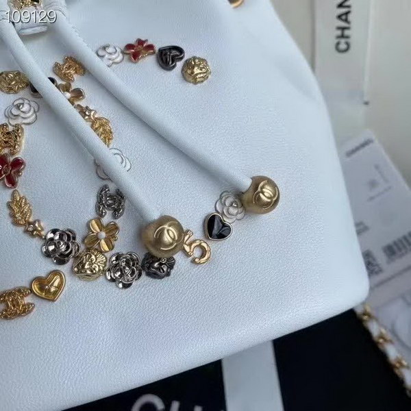 【原版皮】香奈儿/Chanel 手工系列水桶包,各种元素铆钉镶嵌成的双C标志,选用细腻羊皮,内里质感金属牛皮