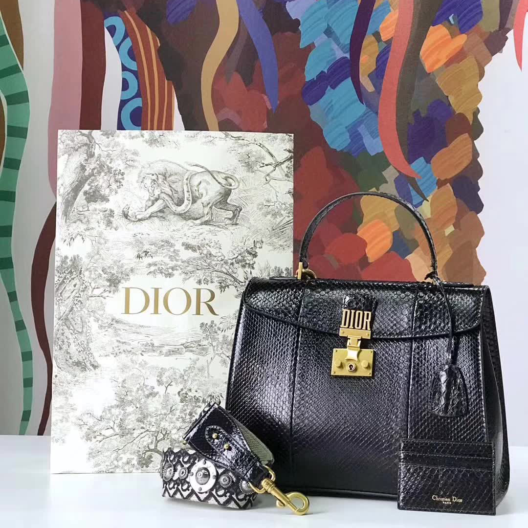 【原版皮】迪奥/Dior 手提包,选用蛇皮纹小牛皮裁制而成,饰以品牌标识字母锁扣,低调奢华,简约时尚