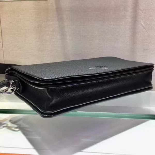 【原版皮】普拉达/Prada 男士斜跨包,采用进口小牛皮材质,外部三角形徽标,简约又大气,男士们的最爱,款号:2VD012