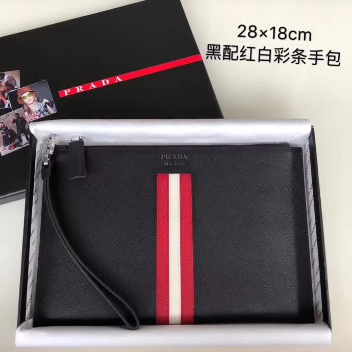 【原版皮】普拉达/Prada 男士手包,选用十字纹小牛皮镶嵌彩带皮革裁制而成,经典之作,简单时尚,款号:2NG005