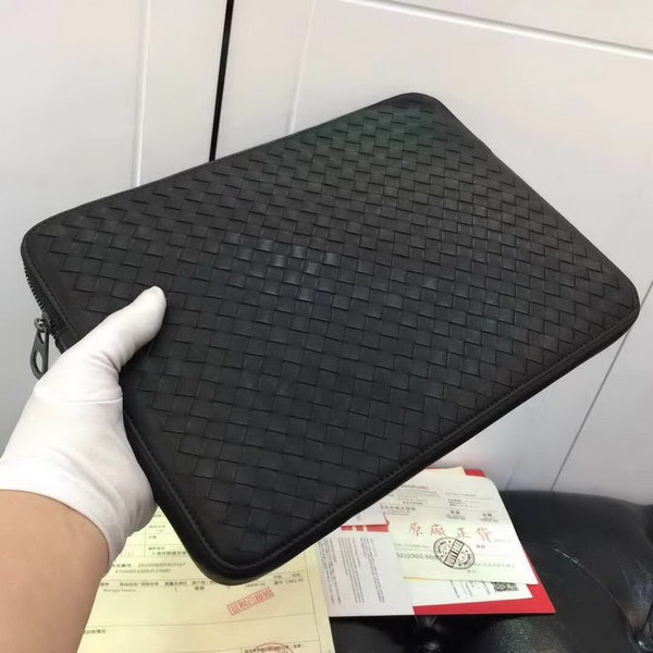 【原版皮】宝缇嘉/BV 男士双肩包,运用Meridian工艺制作,色彩绚丽,高度实用的同时又不失时尚风采,标志性刻花金属夹扣闭合,柔软加衬,有效保护高科技设备,款号:80187708