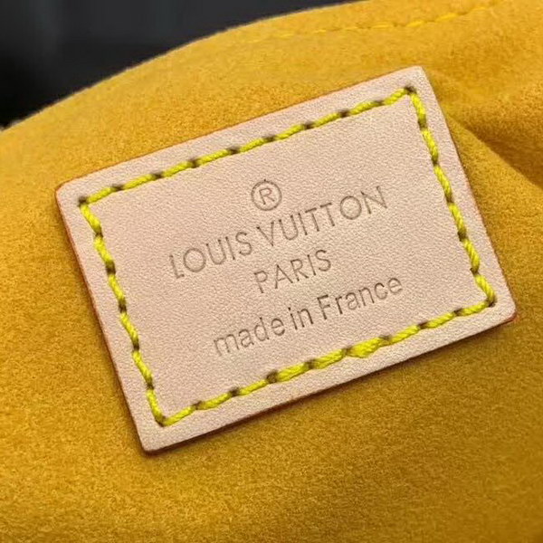 【原版皮】路易威登/LV 中古系列牛仔布手提包,选用丹宁材质铺陈Monogram图案,彰显手袋的同时囊括功能性细节,精巧点缀金色金属件,款号:M95050