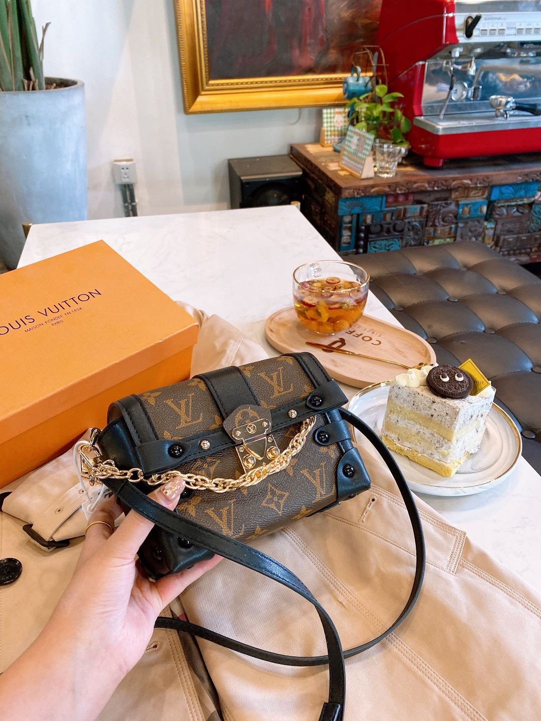 LOUIS VUITTON LB0612005020103 size: 17x12cm