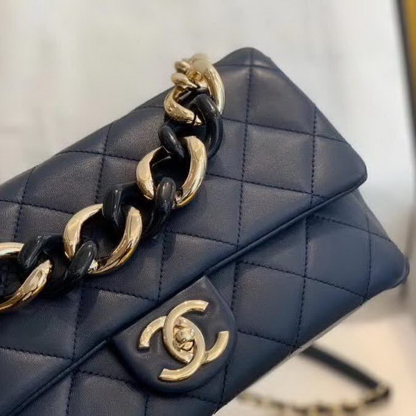 【原版皮】香奈儿/Chanel 亚克力手拎包,采用柔软细腻的进口小羊皮,经典菱格走线,单肩斜挎多用包,小香一直秉承简洁风格,低调奢华,也着实百搭,大号实用,小号俏皮:AS1354