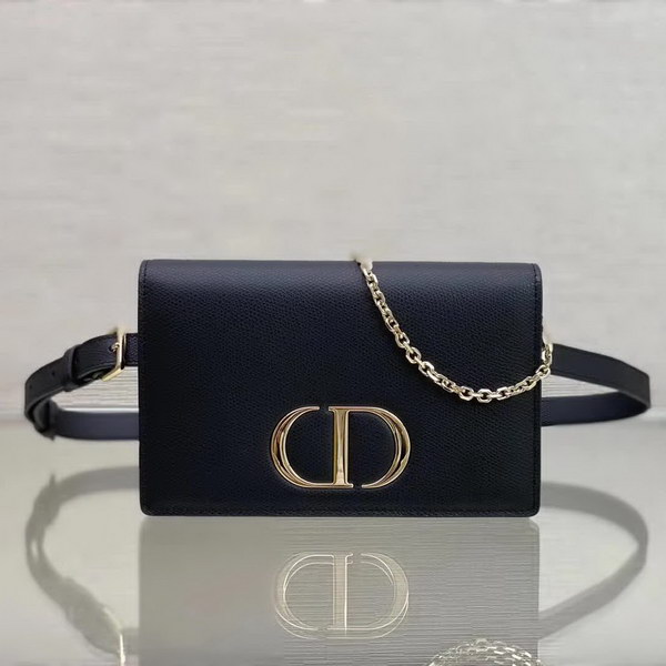 【原版皮】迪奥/Dior 30Montaigne 腰包WOC二合一,采用多功能设计,正面饰以CD元素,展现30 Montaigne系列产品的标志性外观,可搭配腰带佩戴,肩背,斜挎或作为手拿包使用