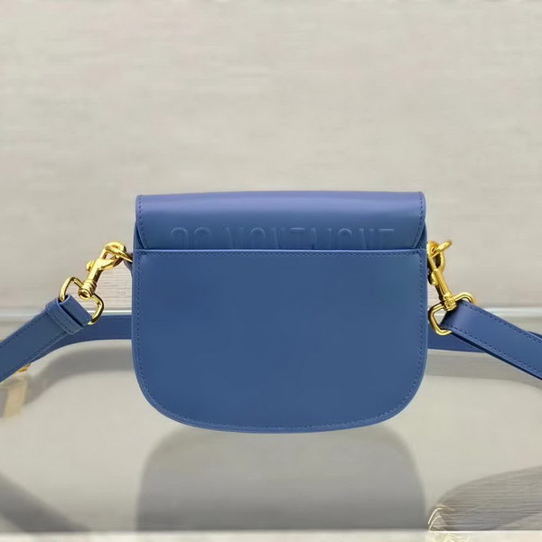 【原版皮】迪奥/Dior bobby 手袋,复古CD logo,硬挺的包身,五金做旧增加了复古感,不易磨损,采用光面牛皮革精心制作,饰以复古金色五金配件提升格调,柔软而富有质感,点缀有军装风格搭扣,款号:M9317