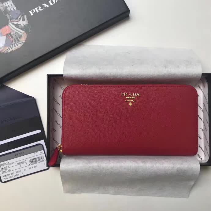 【原版皮】普拉达/Prada 拉链钱夹,选用十字纹小牛皮裁制而成,正面点缀金色散字徽标,尽显高档时尚,低调而又奢华,款号:1ML506