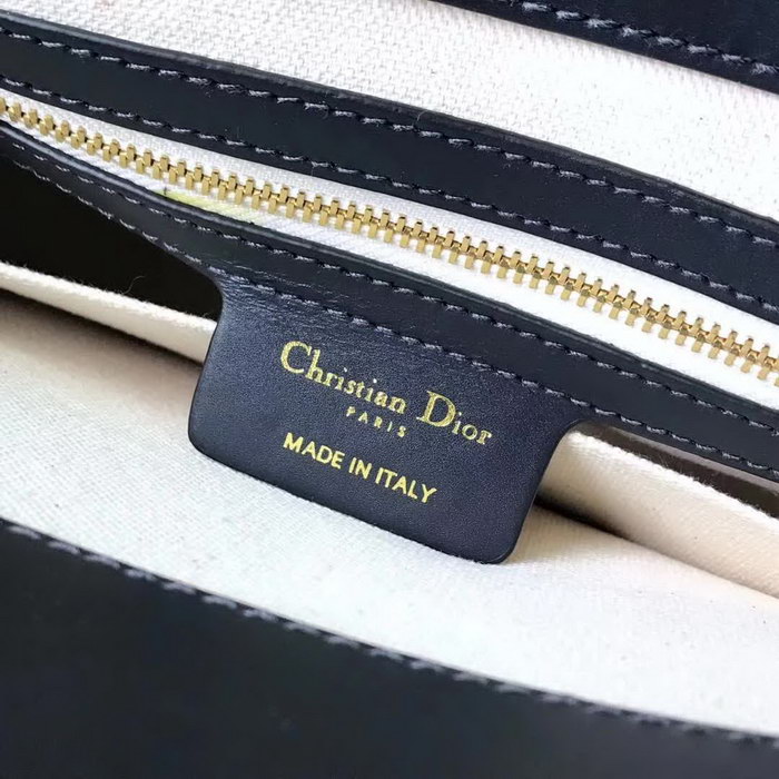 【原版皮】迪奥/Dior 肩背包,选用Oblique提花帆布搭配同色系牛皮皮革裁制而成,饰以CD徽标锁扣