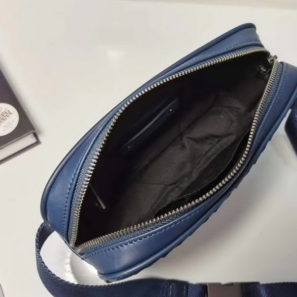 【原版皮】宝缇嘉/BV 男士胸包,腰包,采用蜡胎牛皮精心裁制而成,手工编织,造型贴合身形,空间充裕,非常实用,款号:80182618