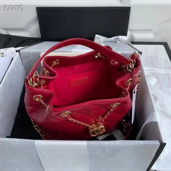 【原版皮】香奈儿/Chanel 新款抽绳包,选用小羊皮经过特殊工艺抛光,皮面略微亮闪闪,增加了耐磨度同时又超质感,经典的菱格纹设计,双C纽扣设计,19的皮穿金属粗链条,款号:AS1900