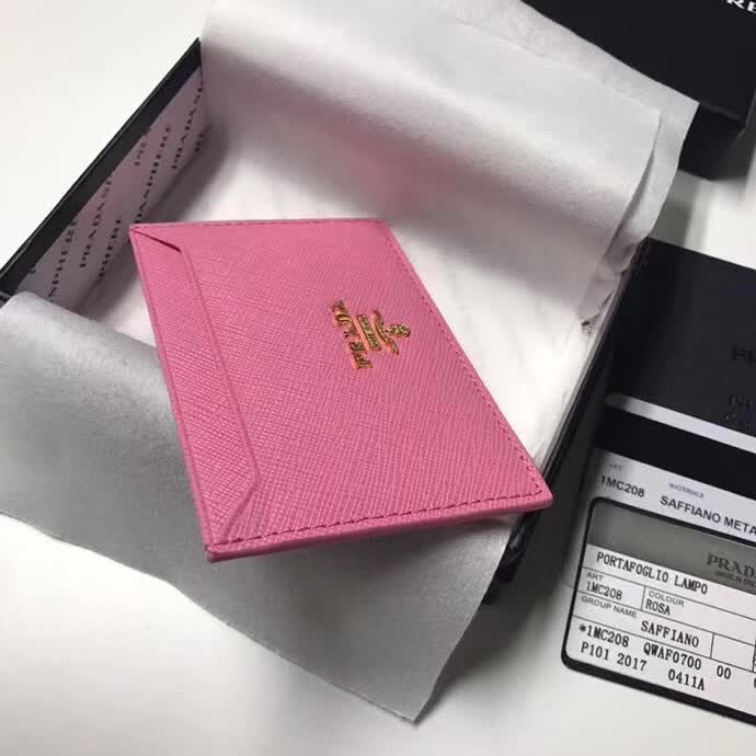 【原版皮】普拉达/Prada 卡包，选用十字纹牛皮裁制而成，精湛走线均匀整齐，油边顺滑，做工精致如图可见，款号：1MC208