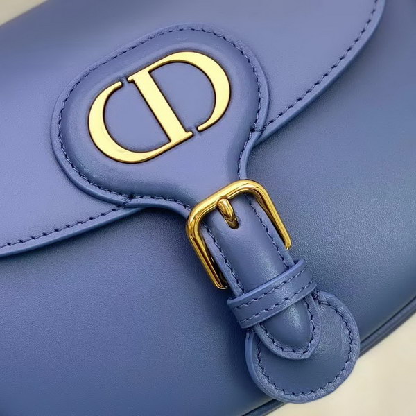 【原版皮】迪奥/Dior bobby 手袋,复古CD logo,硬挺的包身,五金做旧增加了复古感,不易磨损,采用光面牛皮革精心制作,饰以复古金色五金配件提升格调,柔软而富有质感,点缀有军装风格搭扣,款号:M9317