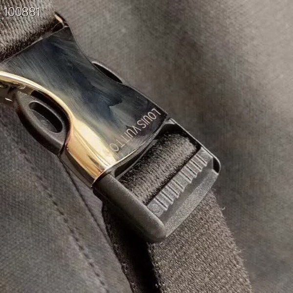 路易威登/LV 旅行箱,釆用高端PVC面料,耐磨,高档大气的LOGO,独特设计理念,趣味横生,时尚潮流,复古风格与完美工艺,二者结合