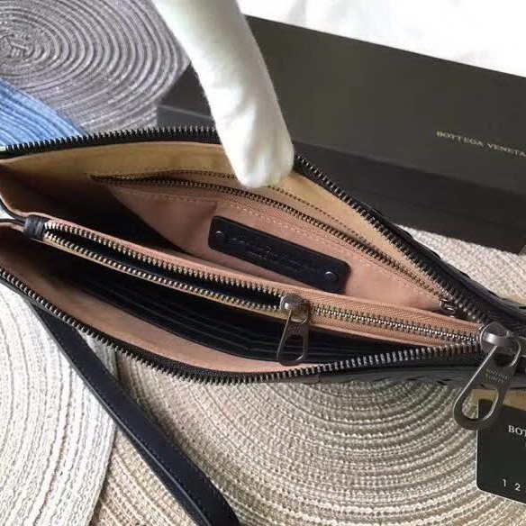 【原版皮】宝缇嘉/Bottega Veneta 手包,经典爆款,选用打蜡牛皮裁制而成,点缀刺绣格纹图案,款号:30629