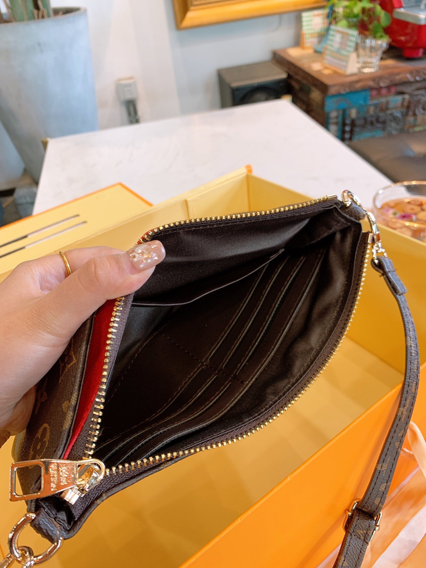 LOUIS VUITTON LB0012005020107 size: 20cm