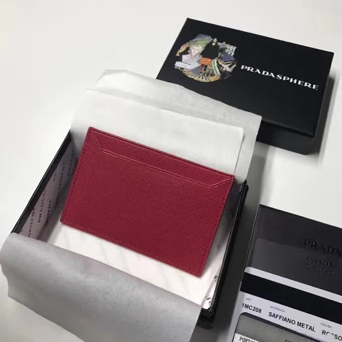 【原版皮】普拉达/Prada 卡包,选用十字纹牛皮裁制而成,精湛走线均匀整齐,油边顺滑,做工精致如图可见,款号:1MC208