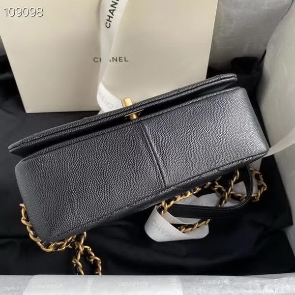 【原版皮】香奈儿/Chanel 新款口盖包,选用牛皮颗粒经过特殊工艺抛光,皮面略微亮闪闪,增加了耐磨度同时又超质感,经典的菱格纹设计,双C纽扣设计,19的皮穿金属粗链条,款号:AS1895
