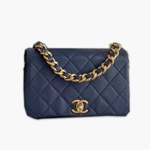 【原版皮】香奈儿/Chanel 新款口盖包,选用牛皮颗粒经过特殊工艺抛光,皮面略微亮闪闪,增加了耐磨度同时又超质感,经典的菱格纹设计,双C纽扣设计,19的皮穿金属粗链条,款号:AS1895
