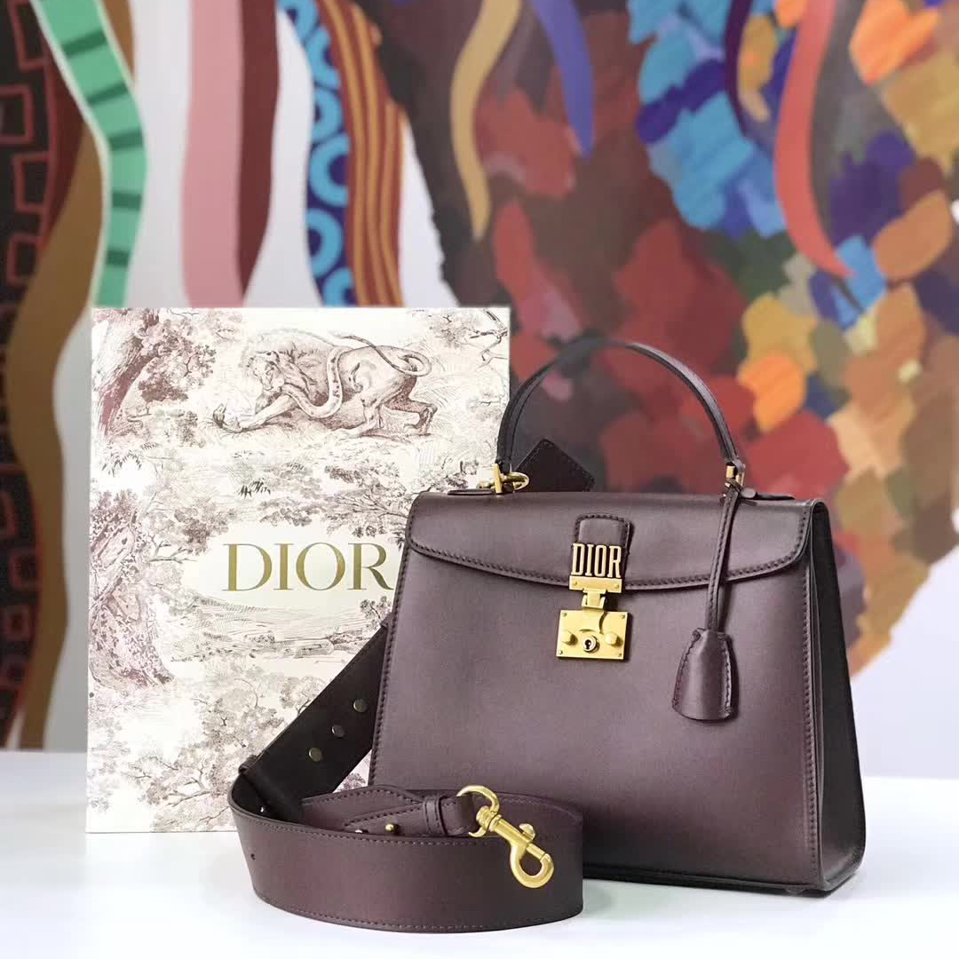 【原版皮】迪奥/Dior 手提包,选用平纹小牛皮裁制而成,饰以品牌标识字母锁扣,低调奢华,简约时尚