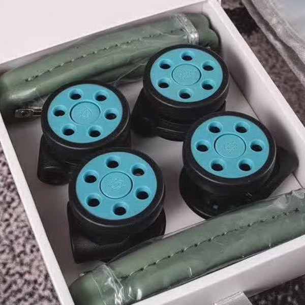 日默瓦/Rimowa 旅行箱,全铝镁合金,经典款的新版本,彩色皮质把手,购买就送透明套,4个轮子,2个手把,绑带,想怎么换就怎么换,永远是街头机场最靓的你