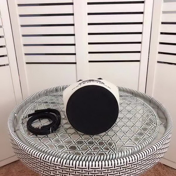 【原版皮】巴黎世家/Balenciaga, 帆布水桶手提包,黑白设计正面大小logo相衬,经典设计简约不轻易过时,帆布包轻盈易携带,容量却很赞,手提斜挎都是棒棒的