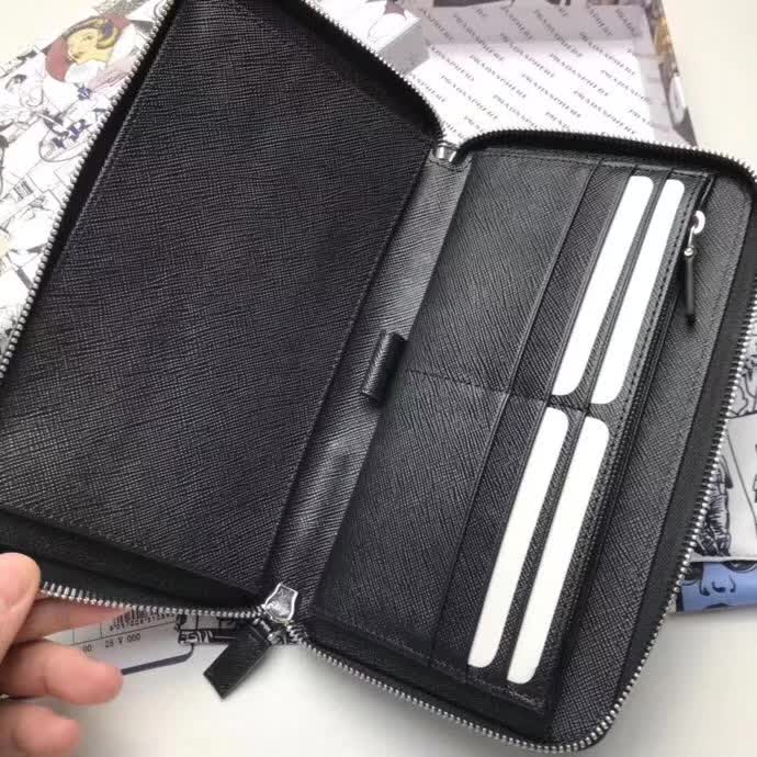 【原版皮】普拉达/Prada 拉链钱夹,选用十字纹小牛皮镶嵌彩带鳄鱼纹裁制而成,经典之作,简单时尚,款号:2ML188