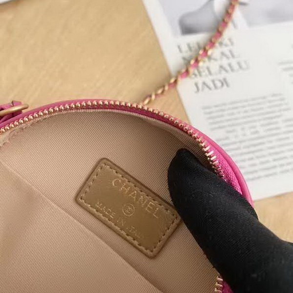 【原版皮】香奈儿/Chanel 金球系列小圆饼包,采用小羊皮精心裁制而成,柔软细腻搭配这季最火爆的链条,神奇的小金球能控制肩带长短,平时出门带的口红车钥匙纸巾都能放,款号:AS0366