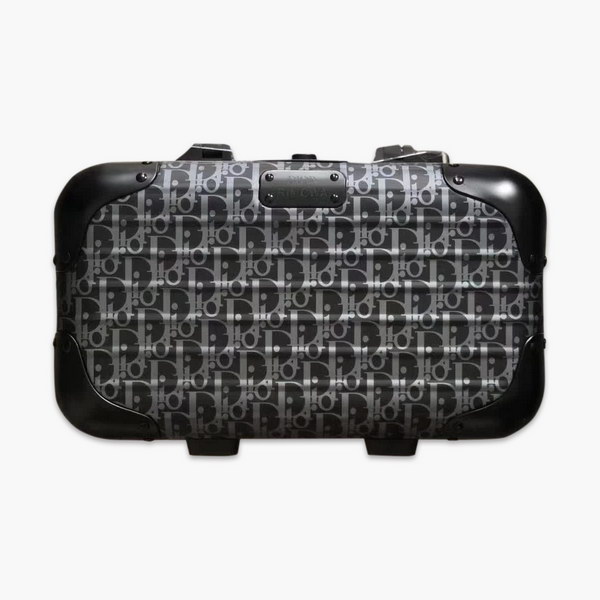 迪奥Dior X 日默瓦/RiMoWa 独家定制款化妆箱,汇集艺术,时尚与设计,领先时装周发售,体现精湛的手工匠艺和专业技术
