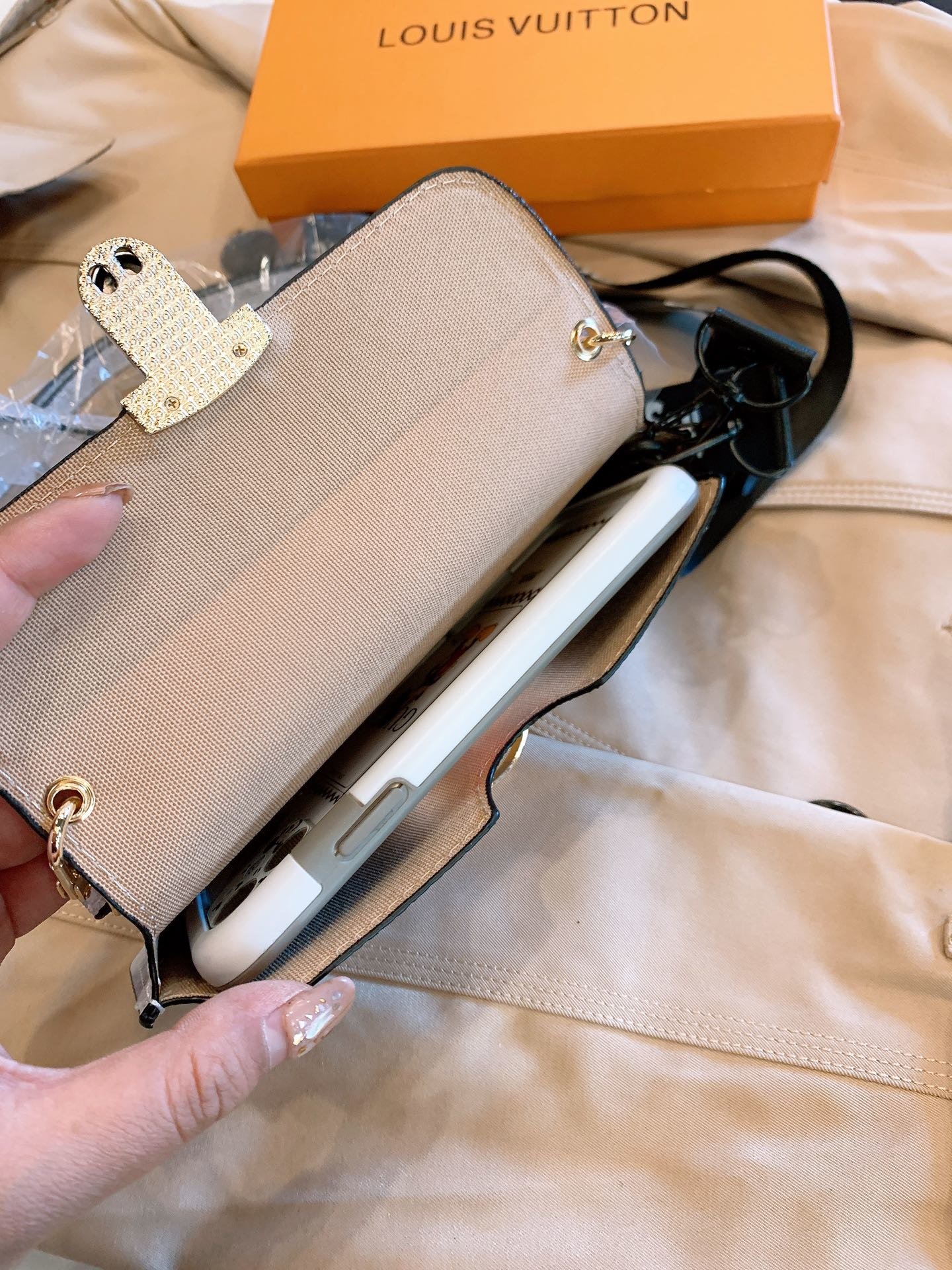 LOUIS VUITTON LB0012005020113 size: 18cm
