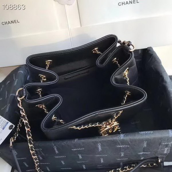 【原版皮】香奈儿/Chanel Mini小水桶包,上身简直太可爱了,这次的Hobo小水桶,长度刚好到腰部,相比之前的小水桶,这次最新款的水桶空格做得更加饱满,款号:AS1801