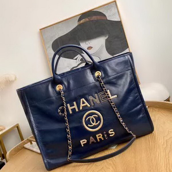 【原版皮】香奈儿/Chanel 购物袋 ,采用进口油腊牛皮,配顶级精美古铜金五金,非常高档新颖独特,休闲又时尚、又会掀起一股热潮,五金 ogo镶珍珠,款号:AS8375