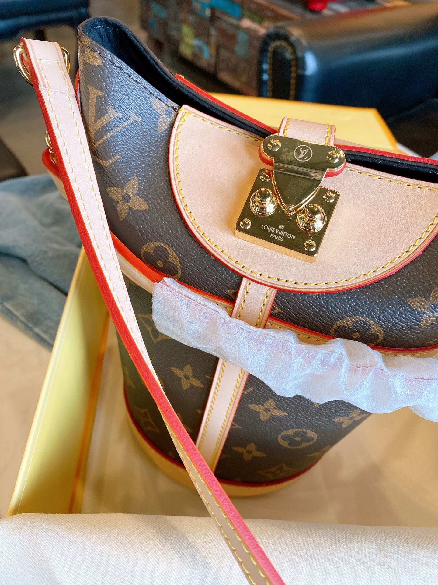 LOUIS VUITTON LB5912005020109 size: 22x15x20cm