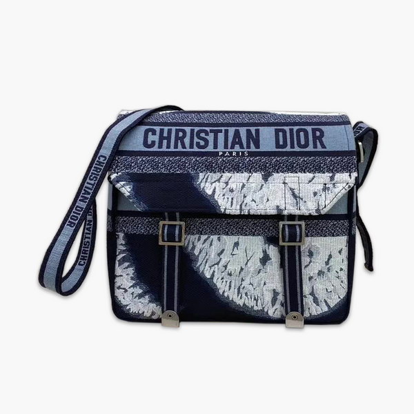 【原版皮】迪奥/Dior Camp邮差包,帆布面料舒适随意,最完美的一点是它除了斜挎外还能当背包,慵懒,复古风格,款号:M1271