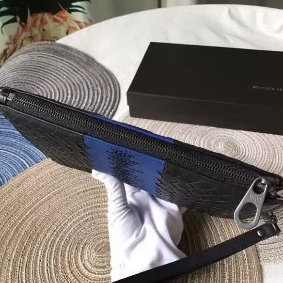 【原版皮】宝缇嘉/Bottega Veneta 手包,经典爆款,选用打蜡牛皮裁制而成,点缀刺绣格纹图案,款号:30629