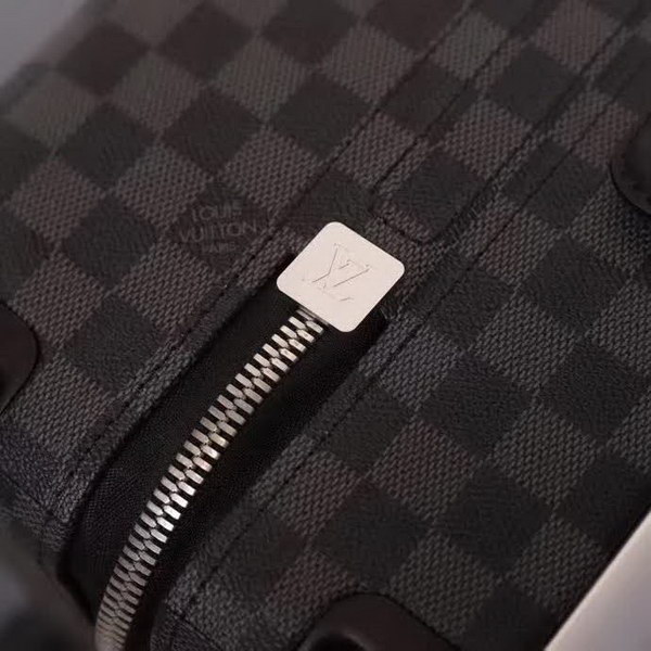 路易威登/LV Horizon 55旅行箱,每一处设计细节无不散发出创新与轻盈的风格,全新的TSA箱锁到滚轮,创新四轮拉杆箱,提供令人惊异的高容量,,款号:N23209