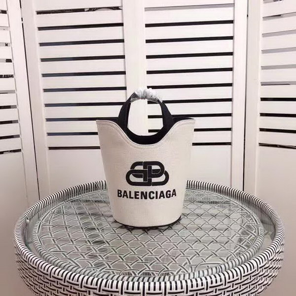【原版皮】巴黎世家/Balenciaga, 帆布水桶手提包,黑白设计正面大小logo相衬,经典设计简约不轻易过时,帆布包轻盈易携带,容量却很赞,手提斜挎都是棒棒的