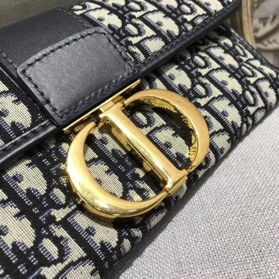 【原版皮】迪奥/Dior 30 Montaigne链条包,选用Oblique提花帆布搭配同色系牛皮皮革裁制而成,饰以标志性“CD”字母锁扣,款号:M5683