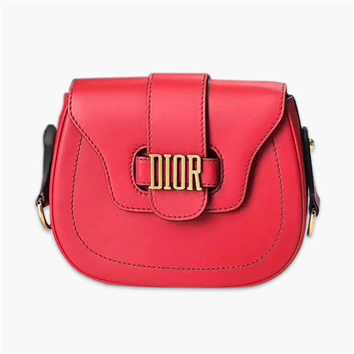 【原版皮】迪奥/Dior 肩背包,选用小牛皮裁制而成,饰以品牌标识字母锁扣,设计得比其它包更有特色一点,真的特别好看,款号:M6501