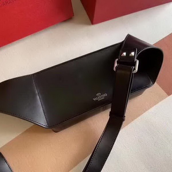 【原版皮】华伦天奴/Valentino 腰包,采用进口南非皮精心裁制而成,涂鸦大logo,简易设计,容量大,男生女生都可以用哦,款号:0056