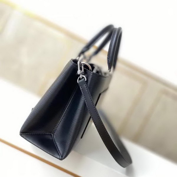 【原版皮】路易威登/LV 手袋,以Taurillon皮革勾勒挺括构型袋身,顶部手柄实现优雅手提,可拆卸肩带方便斜挎,款号:M51333