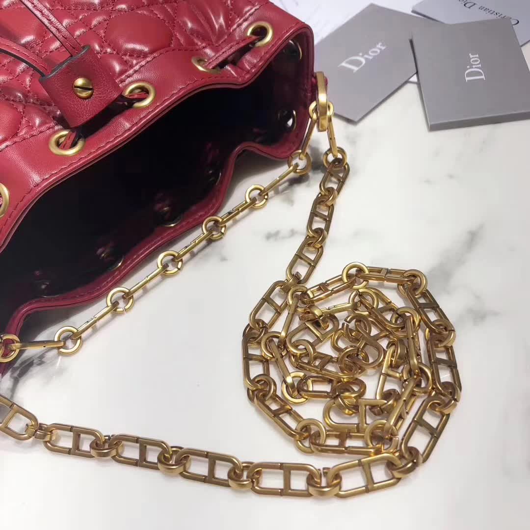 【原版皮】迪奥/Dior 水桶包,选用柔软羊皮裁制而成,全新包型,火遍时尚圈的复古潮流感,款号:M1693