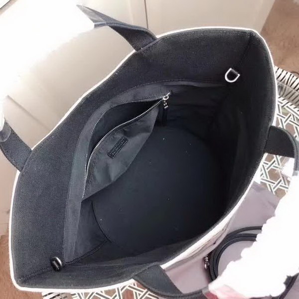 【原版皮】巴黎世家/Balenciaga, 帆布水桶手提包,黑白设计正面大小logo相衬,经典设计简约不轻易过时,帆布包轻盈易携带,容量却很赞,手提斜挎都是棒棒的