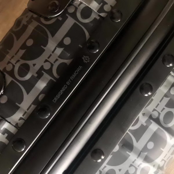 迪奥Dior X 日默瓦/RiMoWa 独家定制款化妆箱,汇集艺术,时尚与设计,领先时装周发售,体现精湛的手工匠艺和专业技术